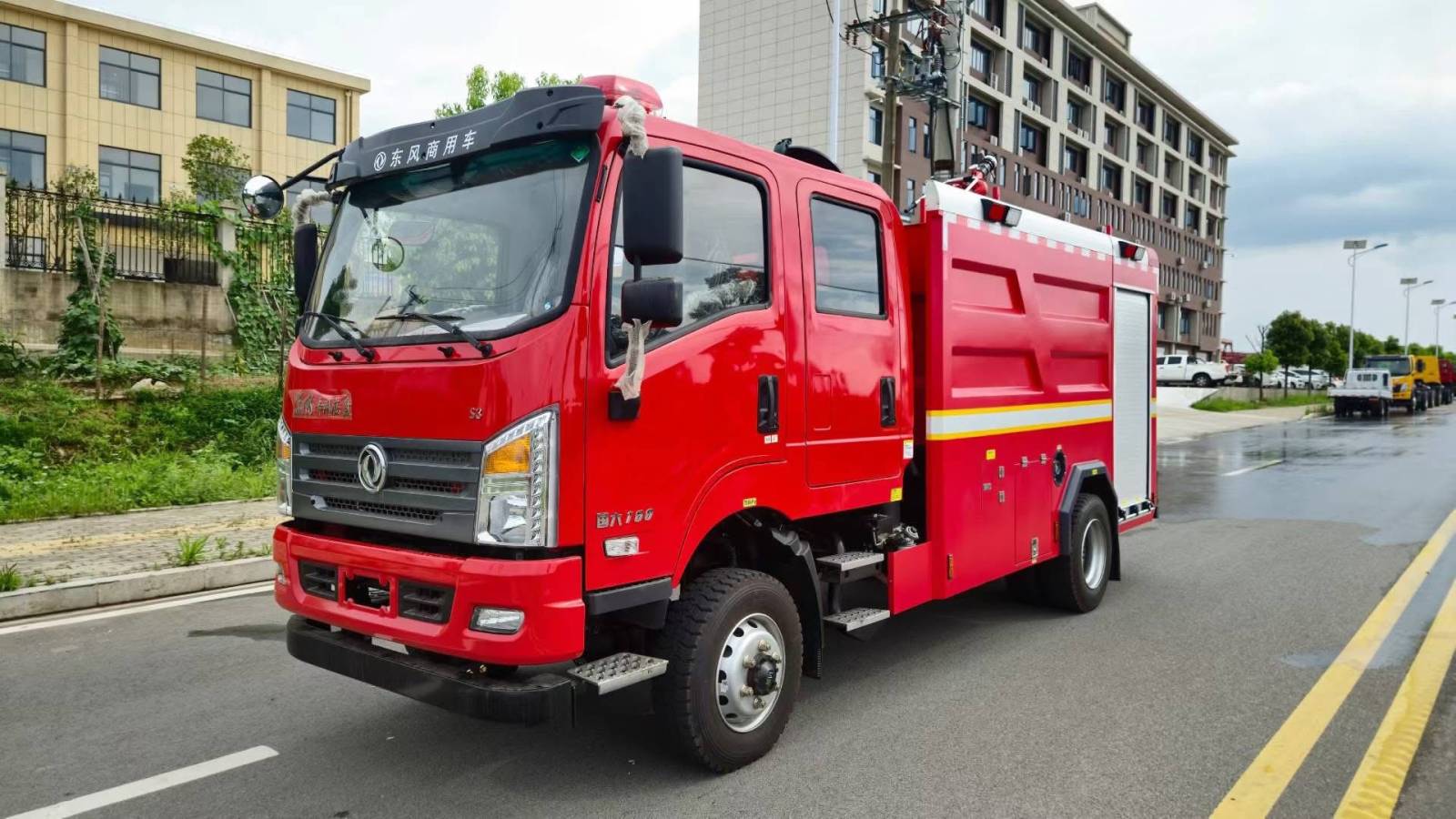 XE Ô TÔ CHỮA CHÁY DONGFENG 5 KHỐI (4m3 nước,1m3 bọt)