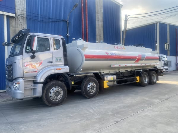 Xe chở xăng HOWO 4X8 20,6m3