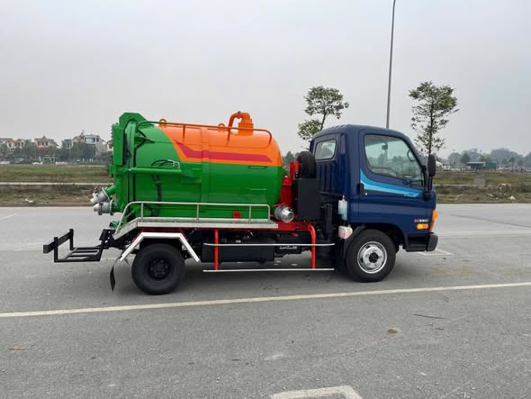 Xe hút chất thải 2 khối Hyundai E5