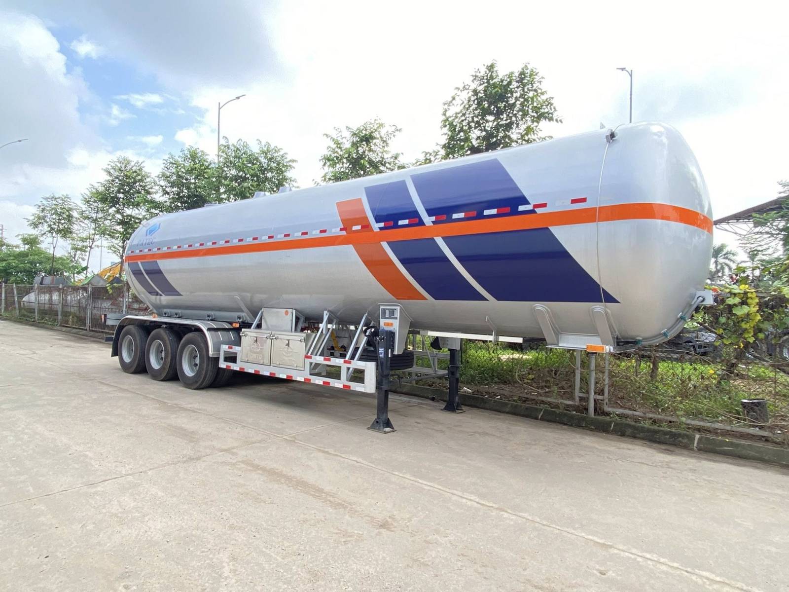 SƠ MI RƠ MOOC XI TÉC CHỞ LPG – HONTO –52M3 (chân cố định)