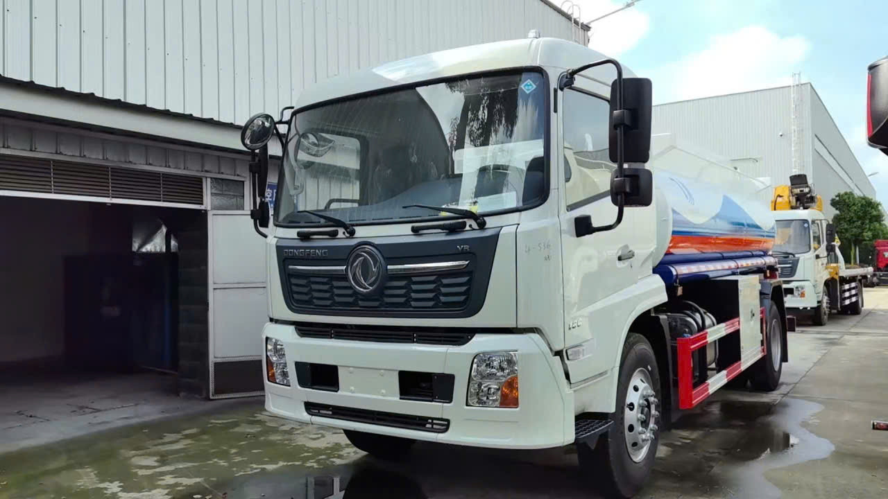 XE XI TEC CHỞ XĂNG DẦU 11K DONGFENG NHẬP KHẨU