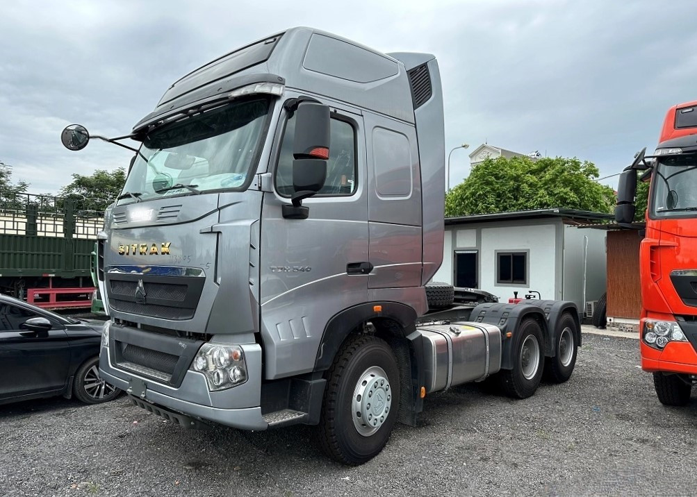 Xe đầu kéo HOWO SITRAK T7H 540 Hp cầu dầu