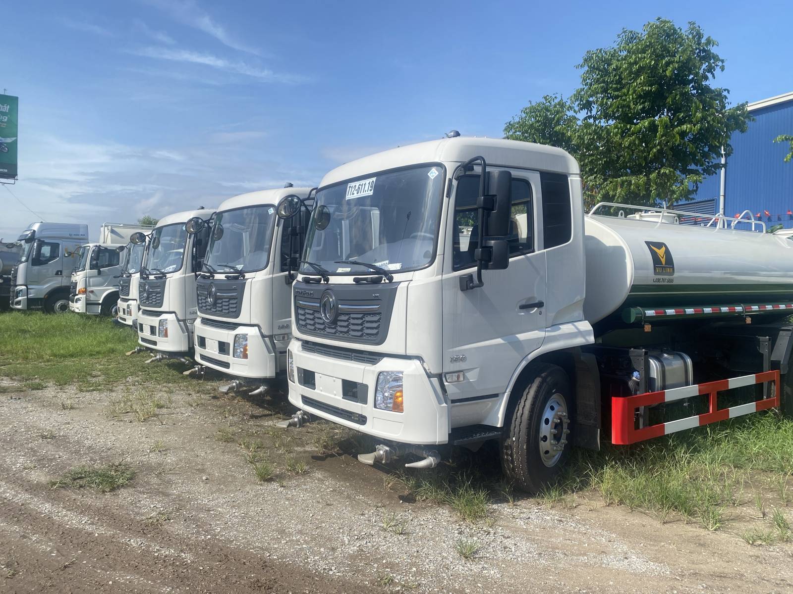 Xe phun nước tưới cây Dongfeng13,6m3- Giao xe trong