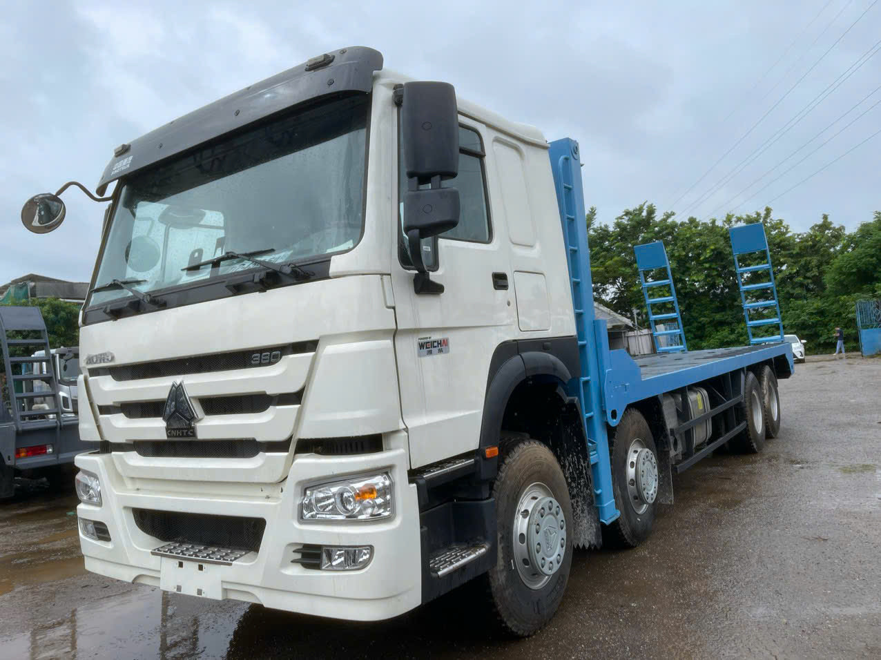 XE NÂNG ĐẦU HOWO 4 CHÂN