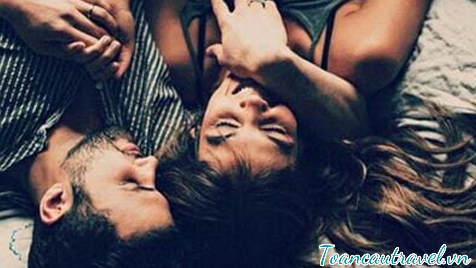 Ngoài ra, thanh thiếu niên chưa đủ 18 tuổi thuê và ở trong phòng khách sạn một mình là điều bất hợp pháp ở UAE