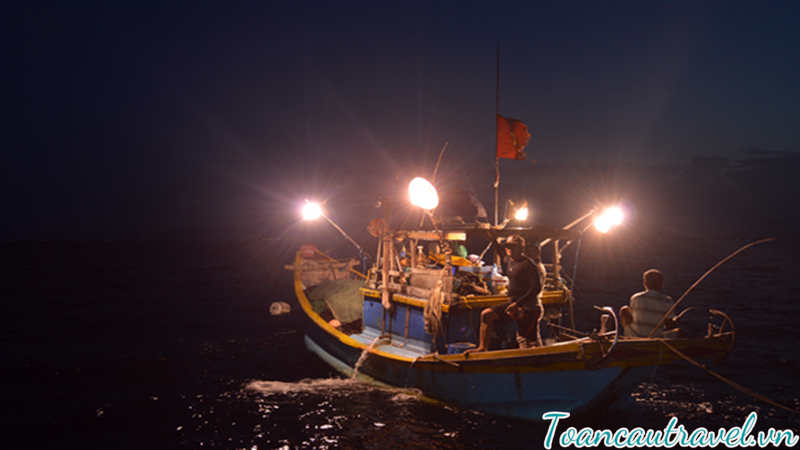 Lênh đênh trên tàu câu mực