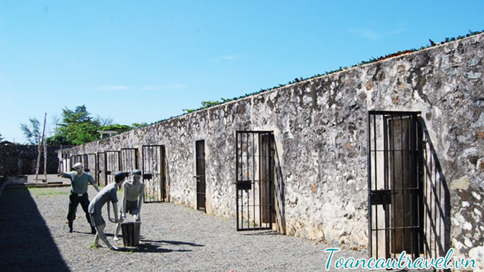 khu chuồng cọp lúc đó có má Sáu bị mù hai mắt