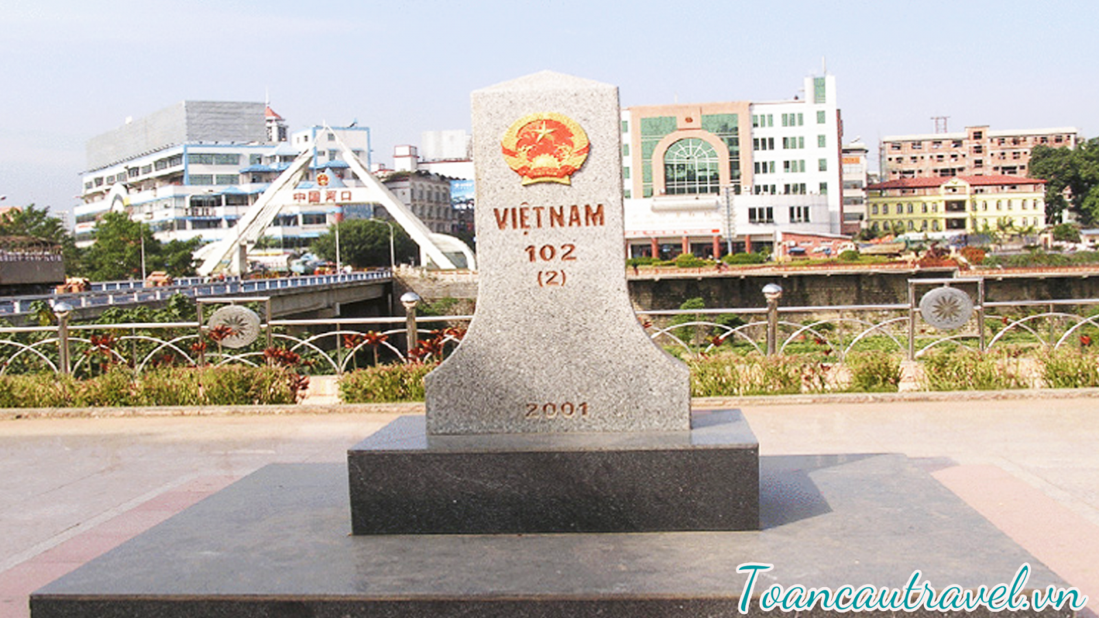 cột mốc biên giới 102 Việt – Trung tại cửa khẩu Hà Khẩu.