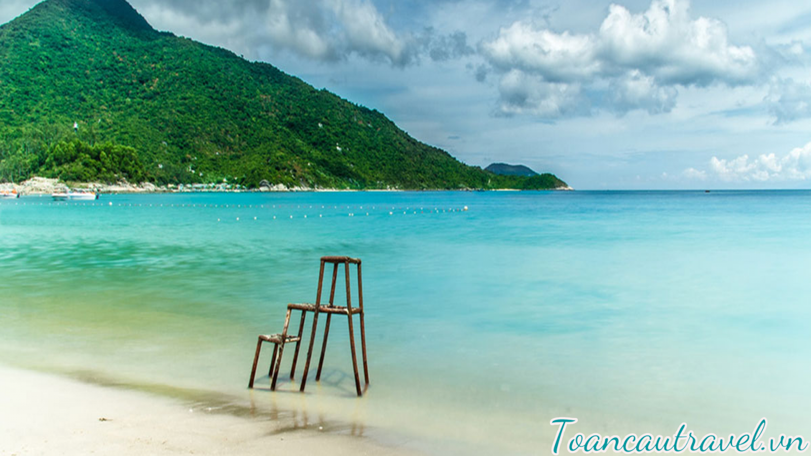 tham quan Cù Lao Chàm khu dự trữ sinh quyển Thế giới gồm cụm đảo ngoài khơi biển Đông cách Hội An 12 hải lý