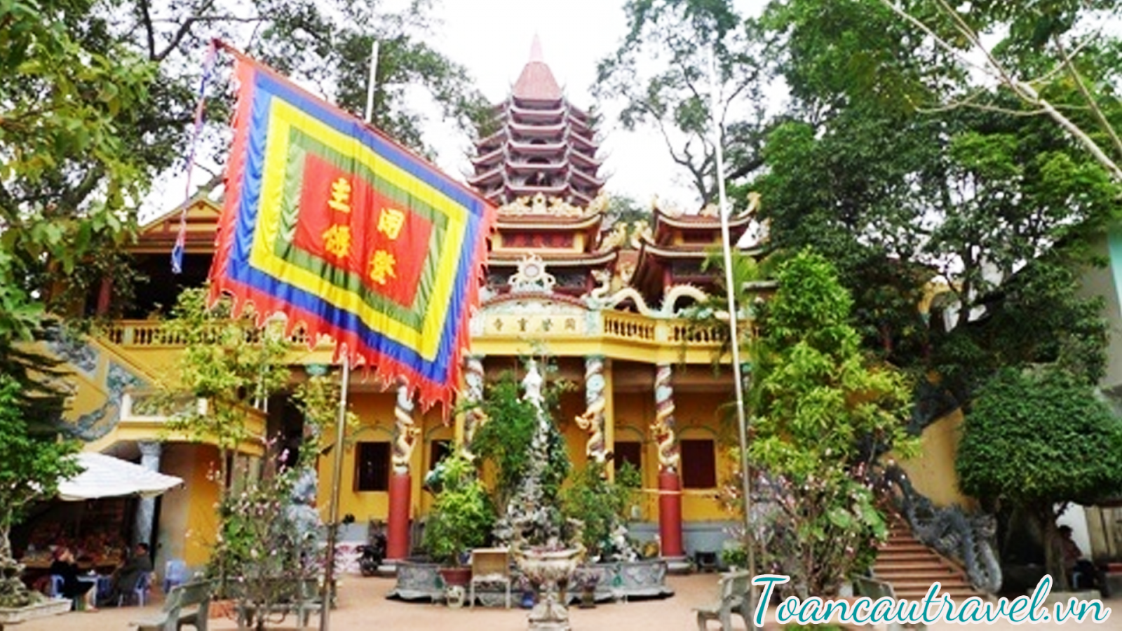 đền mẫu đồng đăng