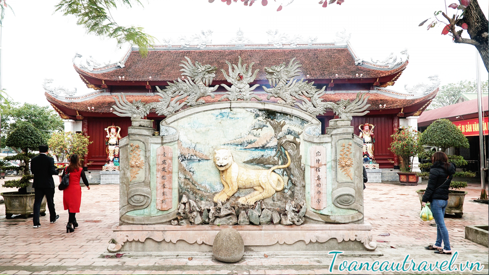 đền ông Hoàng Mười hay còn gọi là Đức Thánh Hoàng Mười