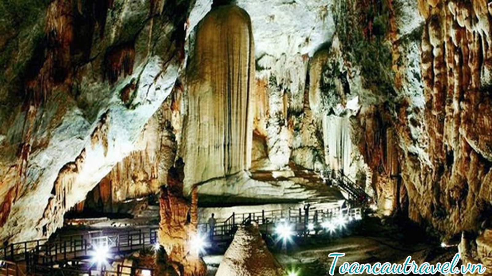 Động Thiên Đường tham quan hang động mới được mệnh danh là hoàng cung trong lòng đất
