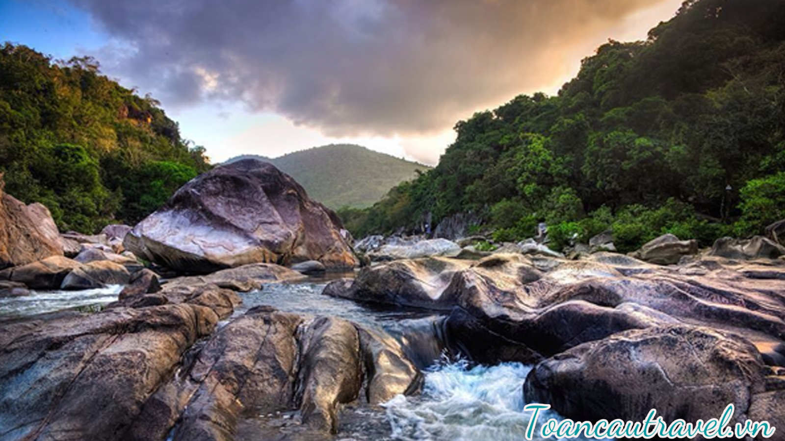 KDL Hầm Hô phong cảnh thiên nhiên hữu tình, làn suối trong làn nước mát lạnh của thiên nhiên