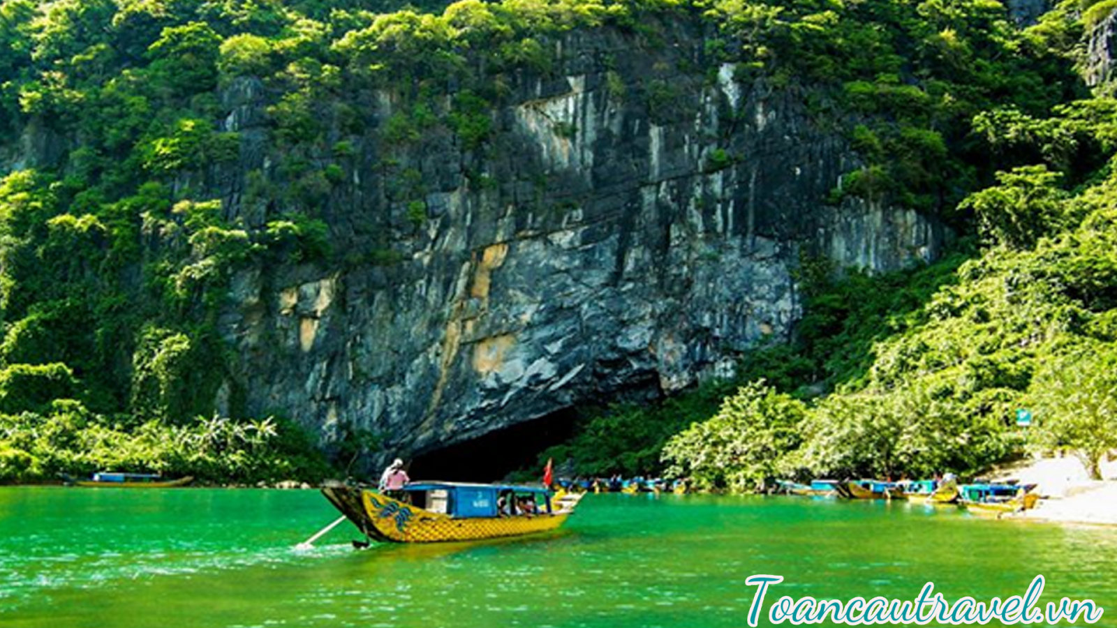 TC0209 | NGÂN VANG DẢI ĐẤT MIỀN TRUNG: VINH  - QUÊ BÁC - NGÃ BA ĐỒNG LỘC - QUẢNG BÌNH - THÀNH CỔ QUẢNG TRỊ - NGHĨA TRANG TRƯỜNG SƠN - HUẾ