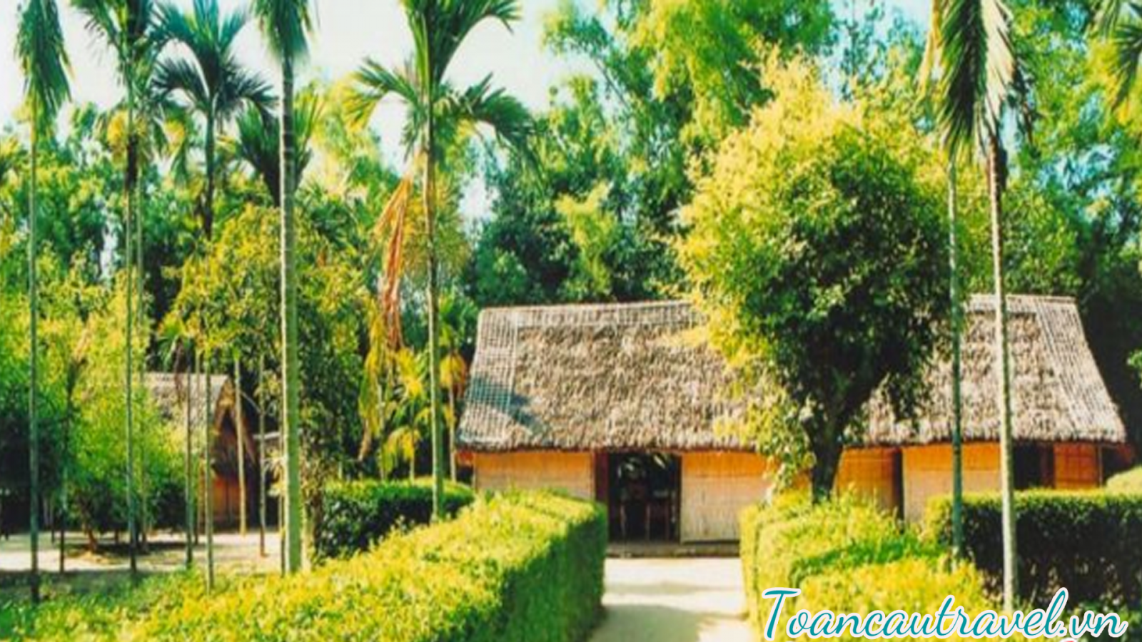 Khu di tích Kim Liên – là nơi lưu giữ những di tích, di vật gắn liền với quê hương, gia đình thời niên thiếu của Chủ tịch Hồ Chí Minh