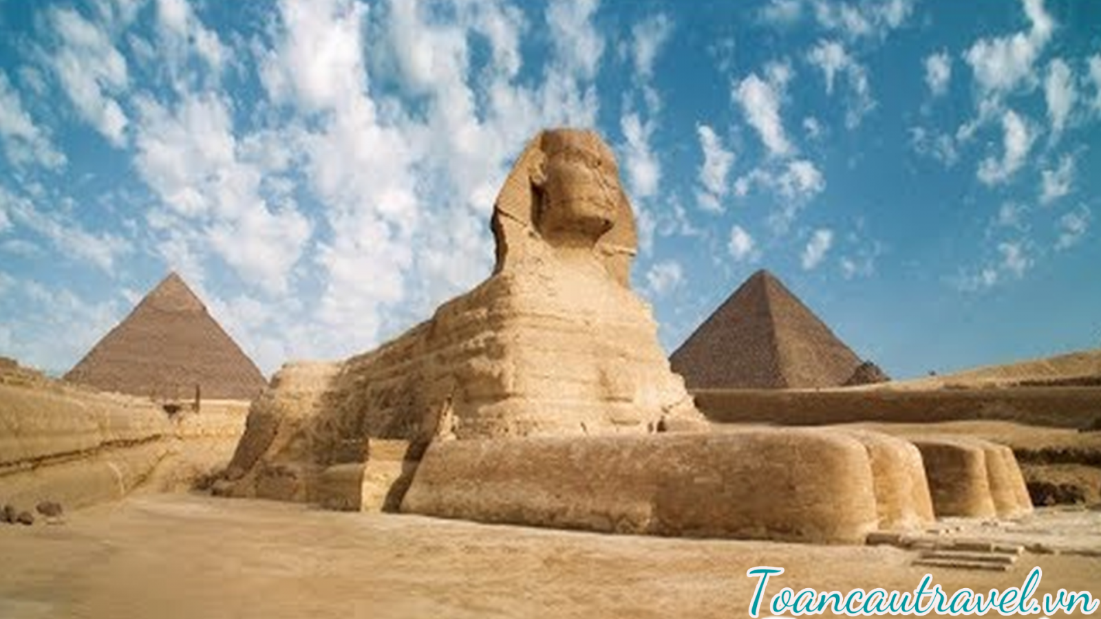 Tượng Nhân Sư nằm cạnh kim tự tháp Chephrem,