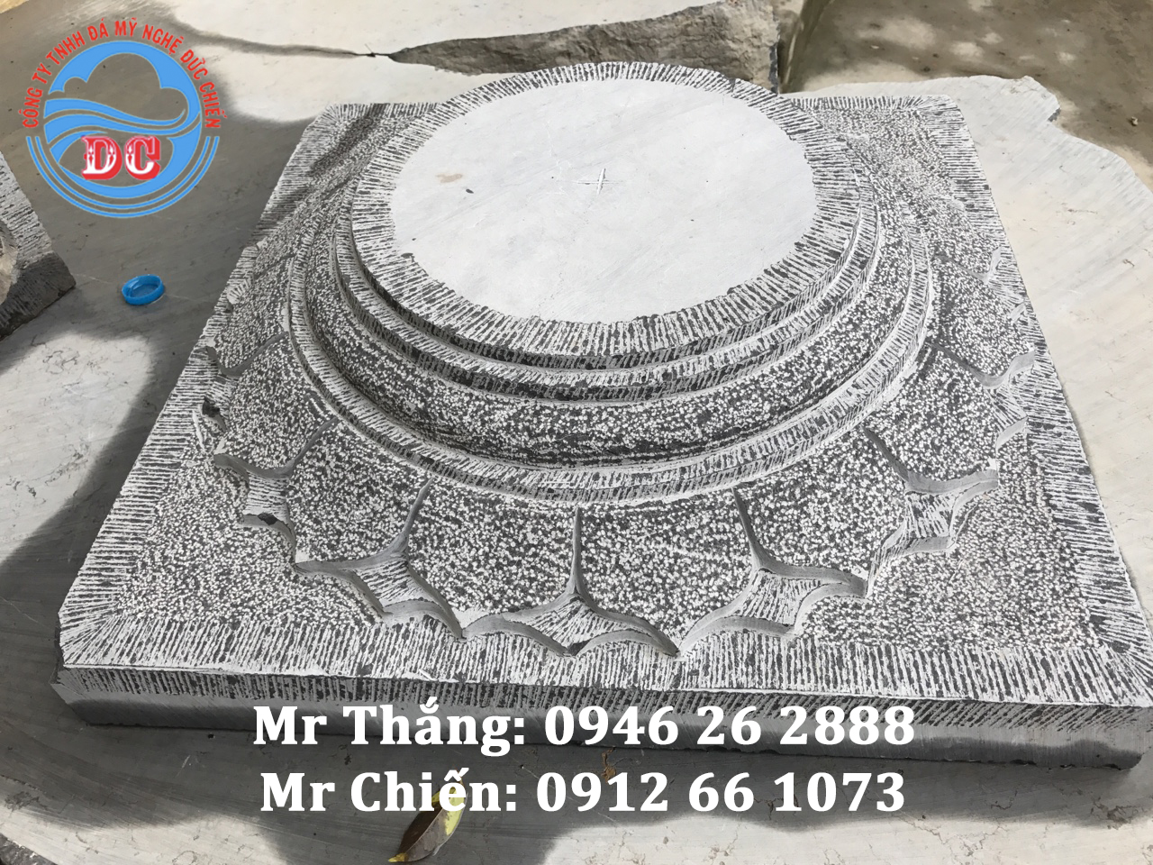 Mẫu chân tảng cột đá