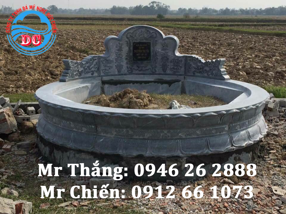 Mộ tròn khắc chạm cánh sen xung quanh
