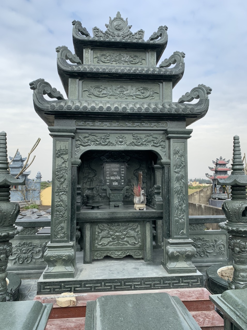 Lăng thờ đá mẫu LTĐC011 - Đá Mỹ Nghệ Đức Chiến