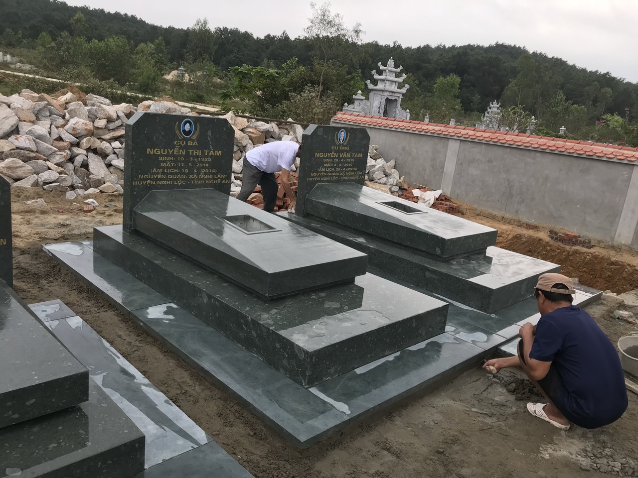 Mẫu mộ đá Granite Đức Chiến MGĐC003