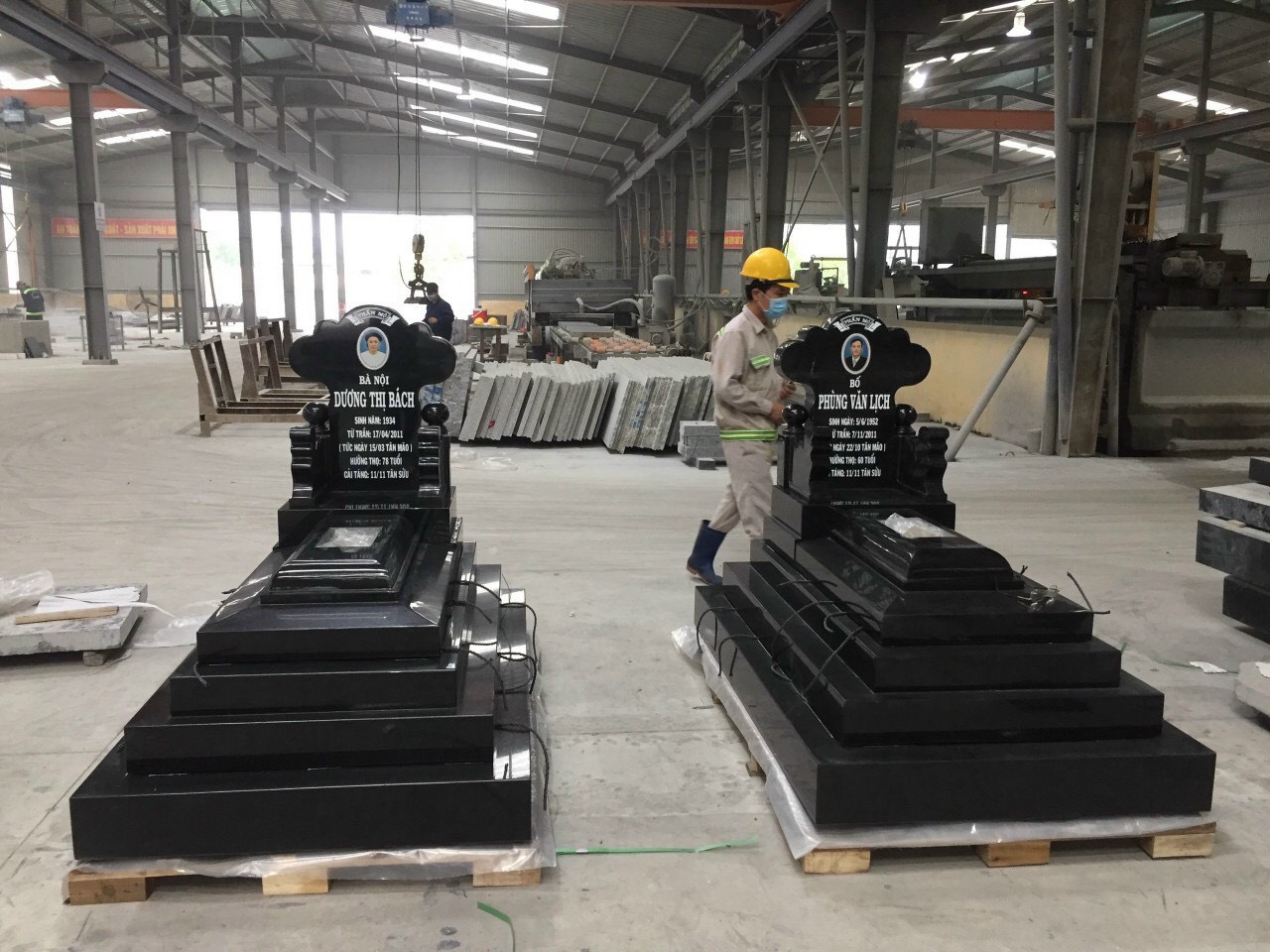 Mẫu mộ đá Granite Đức Chiến MGĐC004