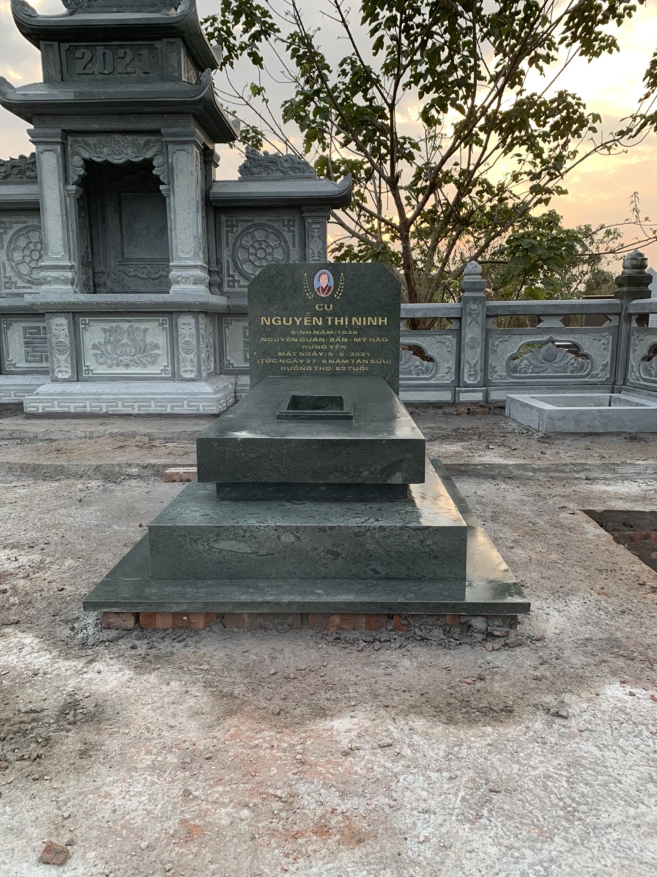 Mẫu mộ đá Granite Đức Chiến MGĐC008