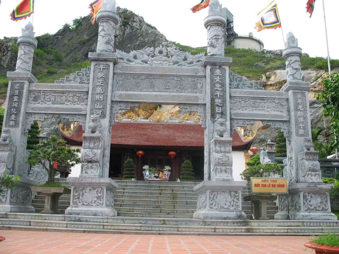 Cổng đá tứ trụ Đức Chiến mẫu CĐĐC011