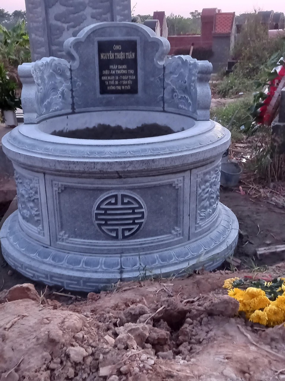 Mẫu mộ tròn Đức Chiến đẹp mã MTĐC008