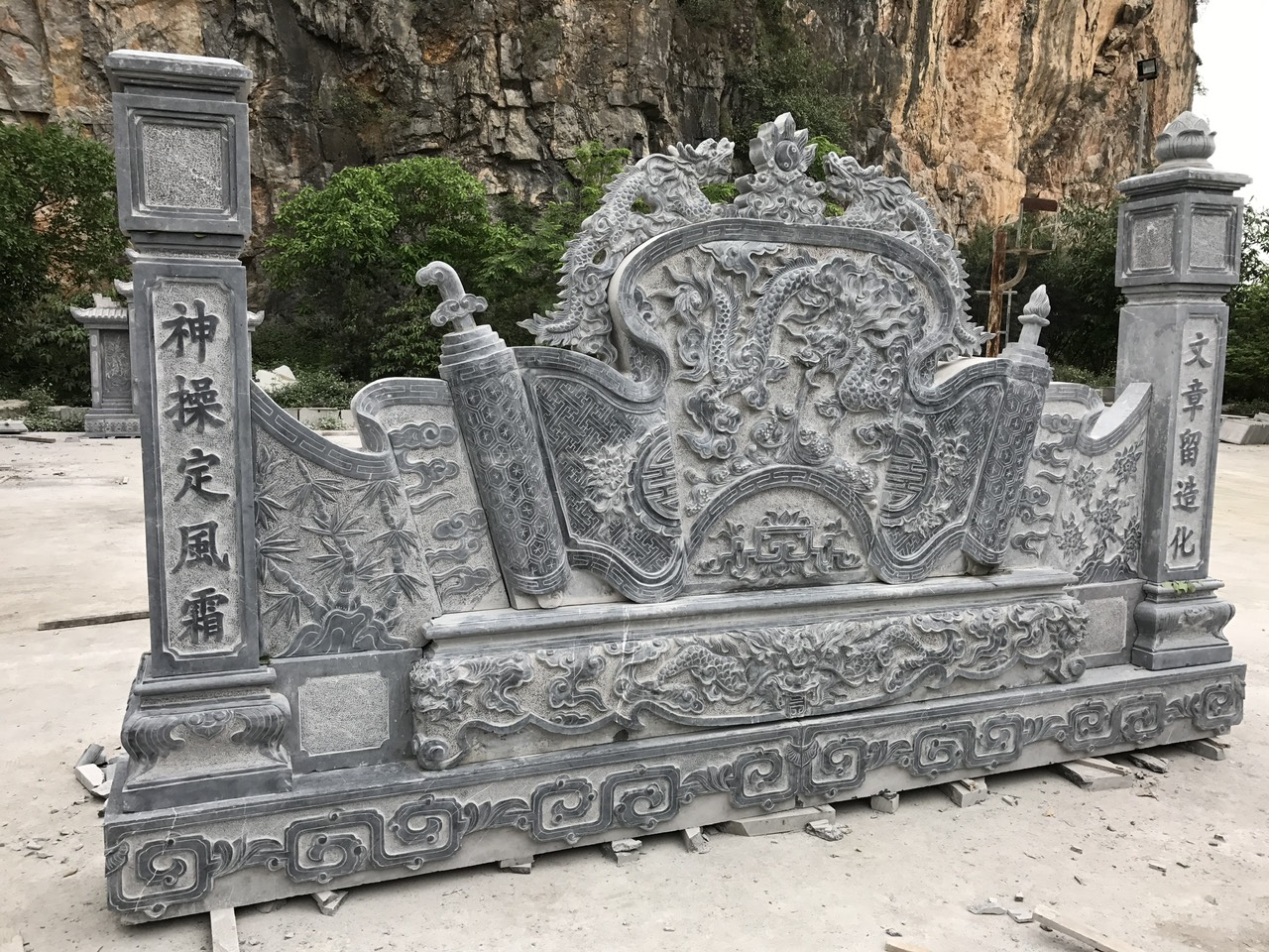 Cuốn thư đá Đức Chiến mẫu CTĐC010